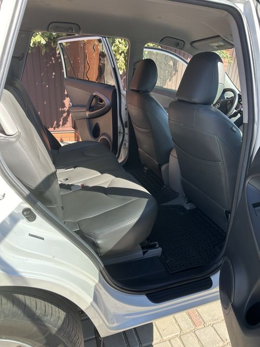 Toyota RAV4 EV 2012