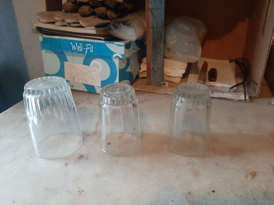 Copo martini e 3 copos antigos.2 copos Cartaxo capital vinho.