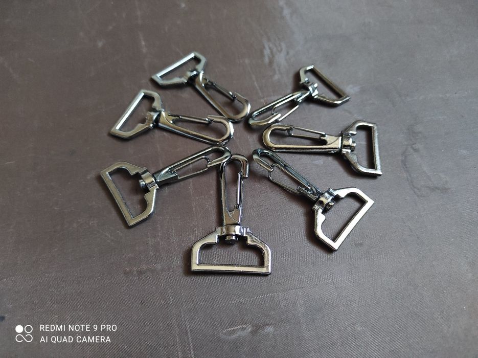 Карабіни до сумок та рюкзаків