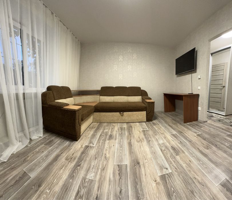 Вільна    Критий ринок Двокімнатна  Квартира  2 кімнати подобово