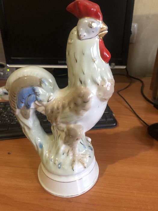 Фарфоровая статуетка