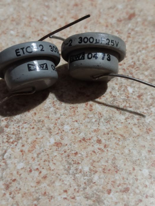 Kondensator elektrolityczny spolaryzowany  Elwa  ETO-2  300uF PRL
