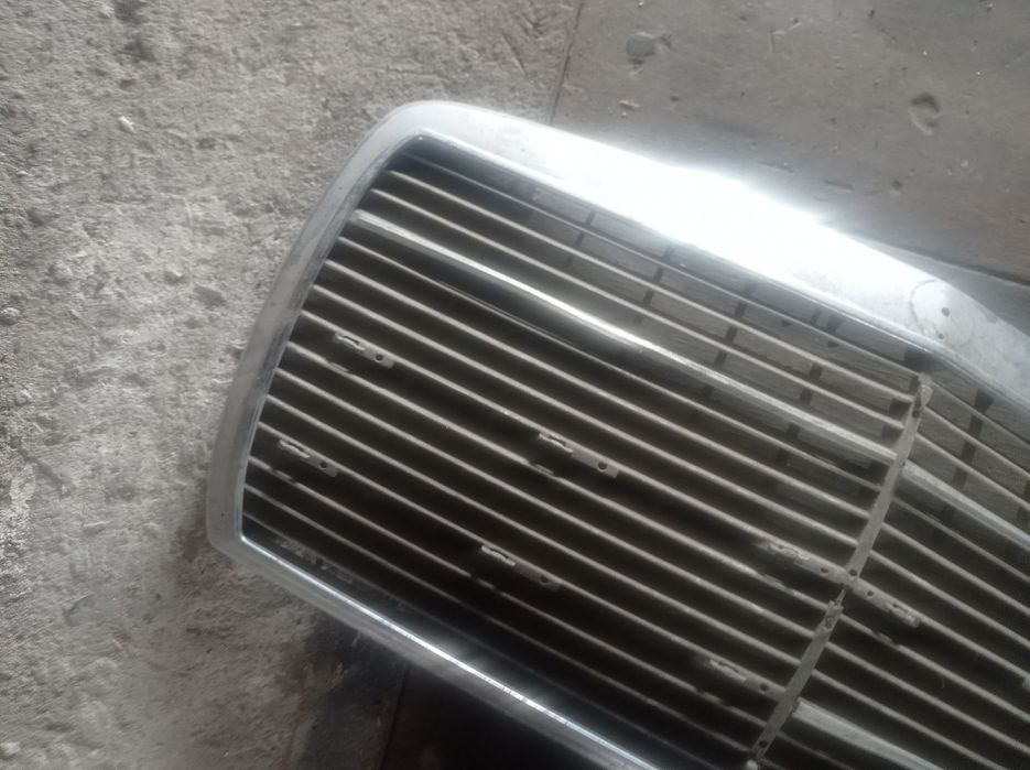 Решітка / решотка радіатора мерседес 123