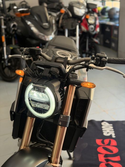 Cb650R 2022 como nova