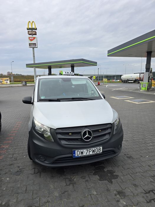 Bus 1+8 przewóz osób, lotniska, imprezy okolicznościowe, senatoria.