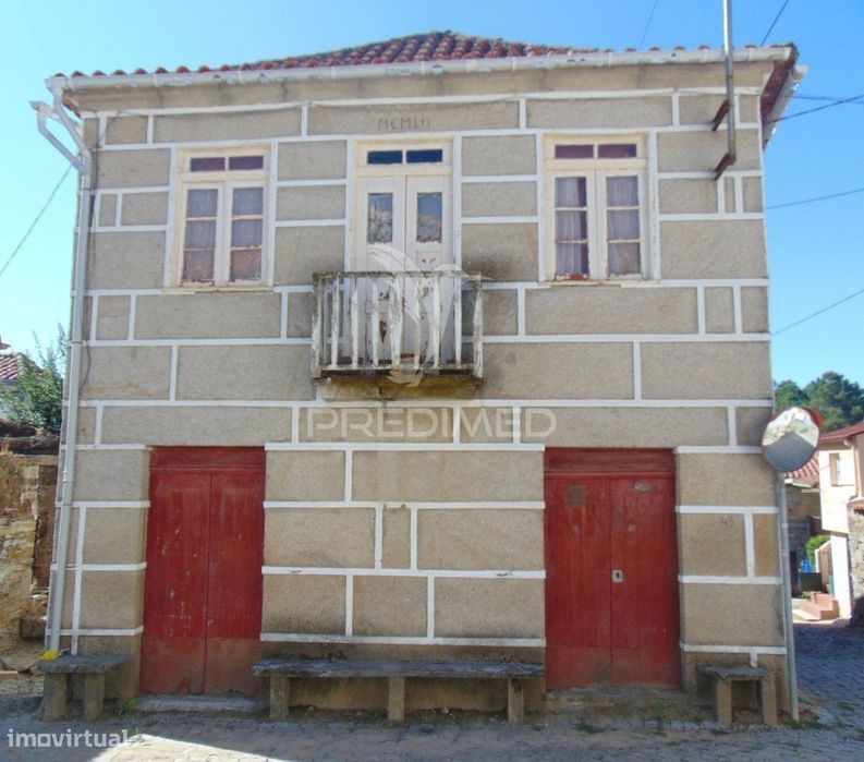 Casa Tradicional em Pedra - T4