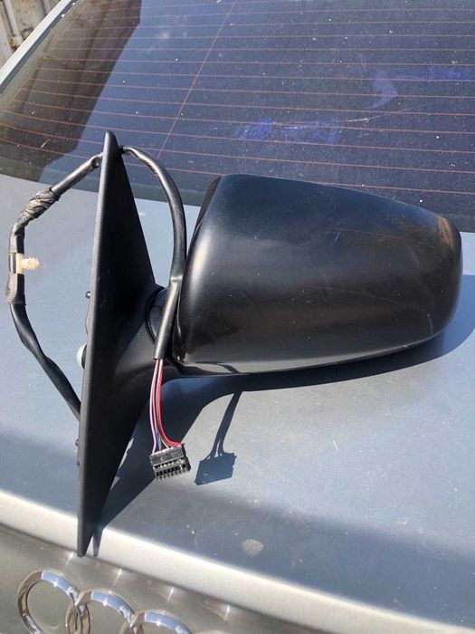 Продам зеркала Audi a6c6 2008