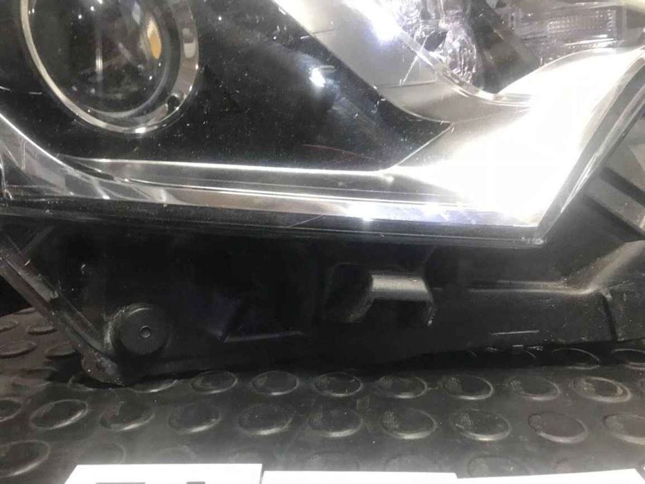 Toyota C-HR фара R галоген линза ДХО дефект скла