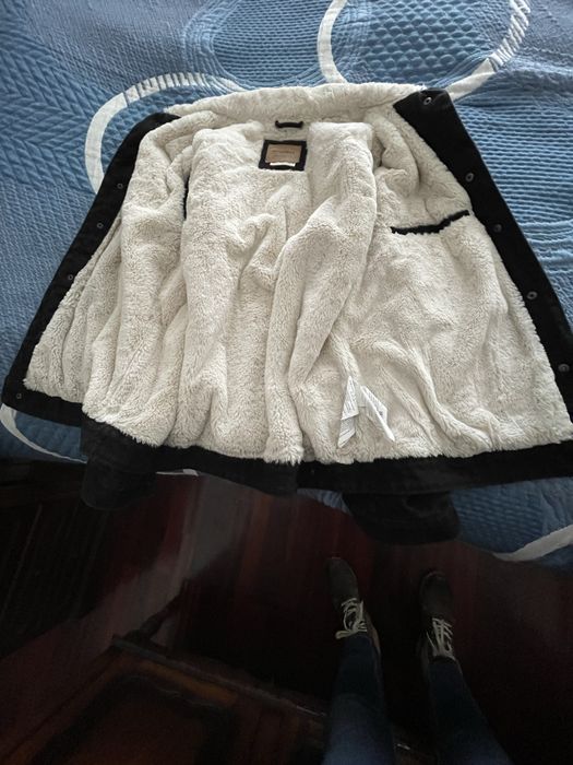 Blusão de sarja preta forrado a pelucia perola pull & bear