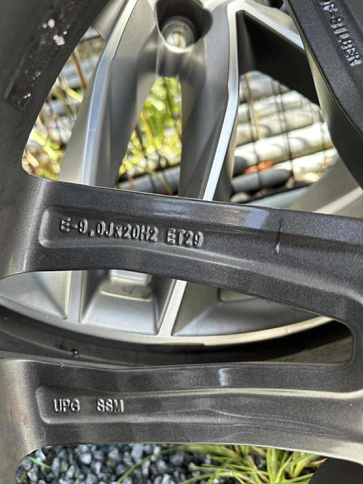 Felgi 20 5x112 9j et29 z oponami 8T0- 601 -025DG