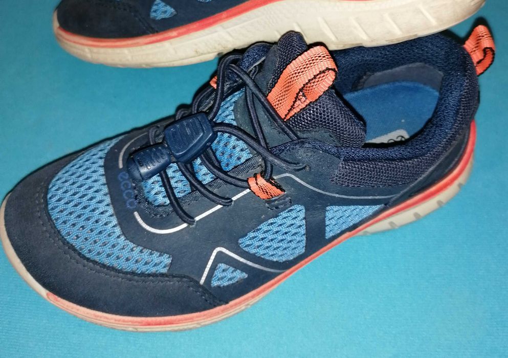 Ecco biom 28 sportowe adidasy granatowo-niebieskie z pomarańczem