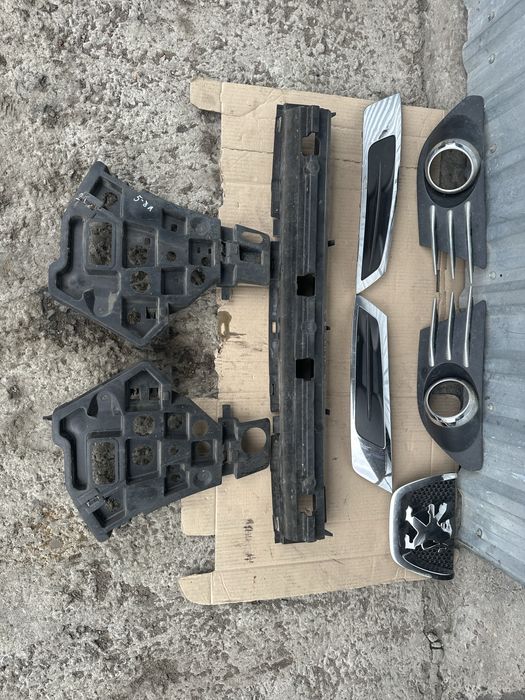 Накладка на туманку, під фару Пежо 5008 Peugeot Разборка бампер перед