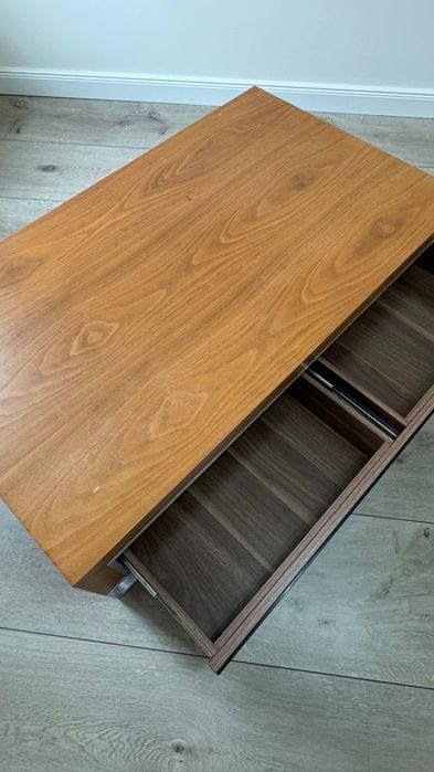 Stolik praktyczny z szufladą