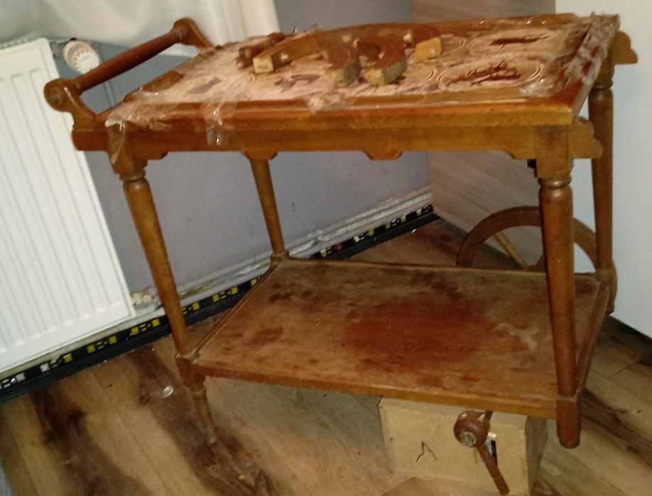 Drewniany barek na kółkach