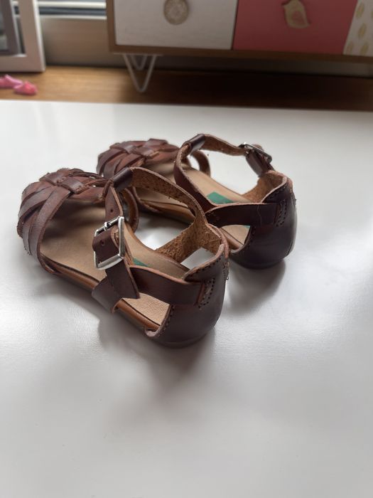 Sandália/sapato menina Benetton T21 como novas