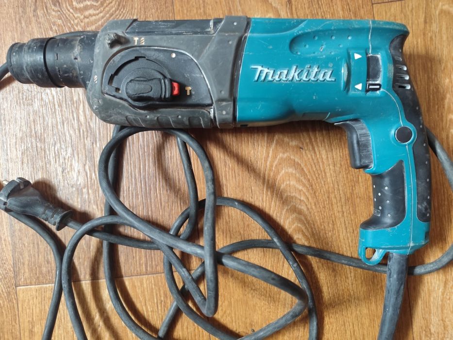 Перфоратор Makita HR 2470 б/у
