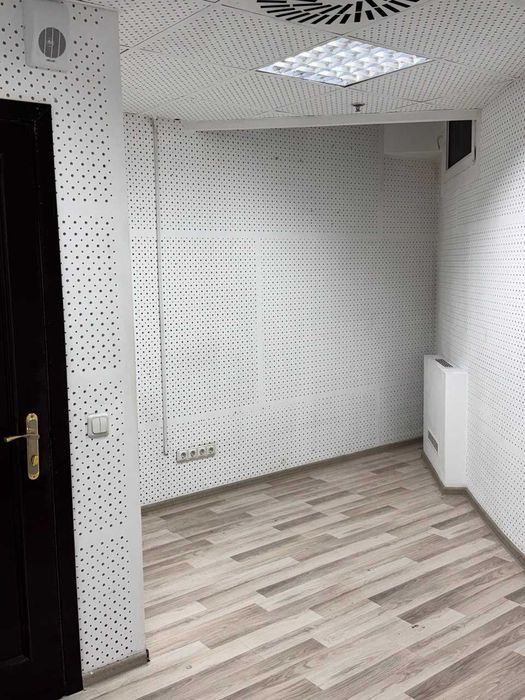 Оренда офісу 13 м², та Оренда робочих місць майстра манікюру