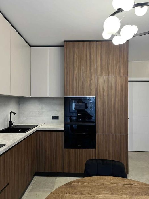 Перша здача! Простора 2-кімнатна квартира біля міського озера