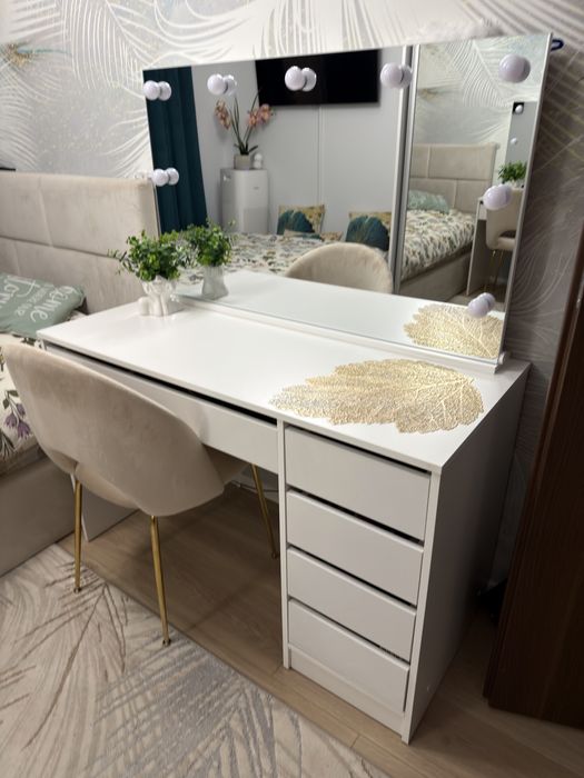 Toaletka z krzesłem