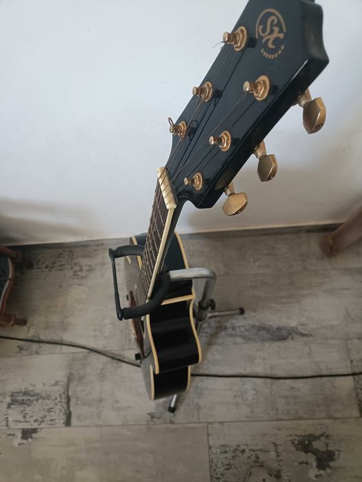 Guitarra eletrônica SX, em excelente estado