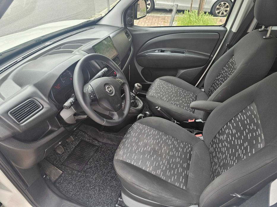 COMBO 1.6 D Com Rampa Para Cadeira Rodas / Mobilidade Reduzida