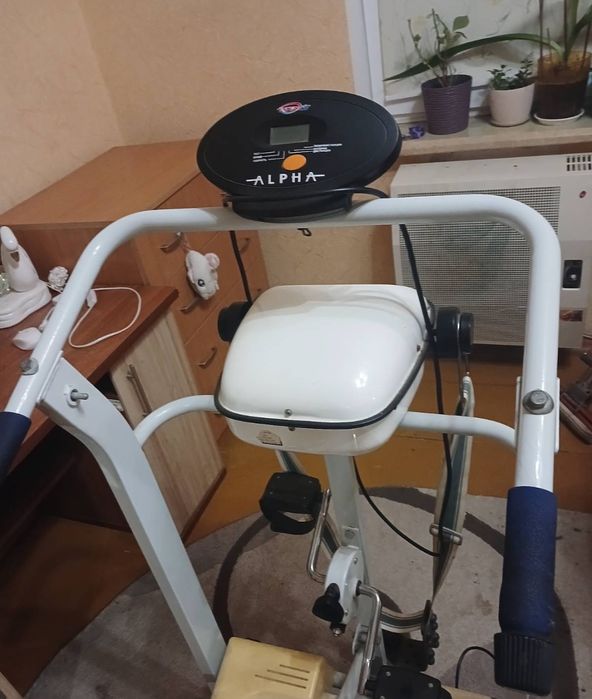 Продаю велотренажер для займання спортом в домашніх умовах.