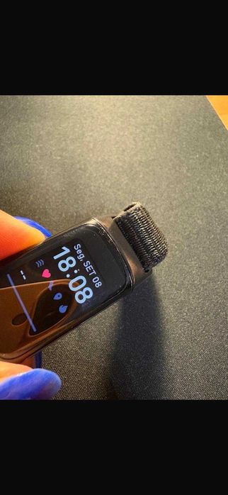 Fitbit Charge 6 com GPS - Ideal para Corrida