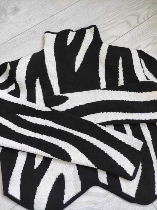 Топ в анімалістичний принт