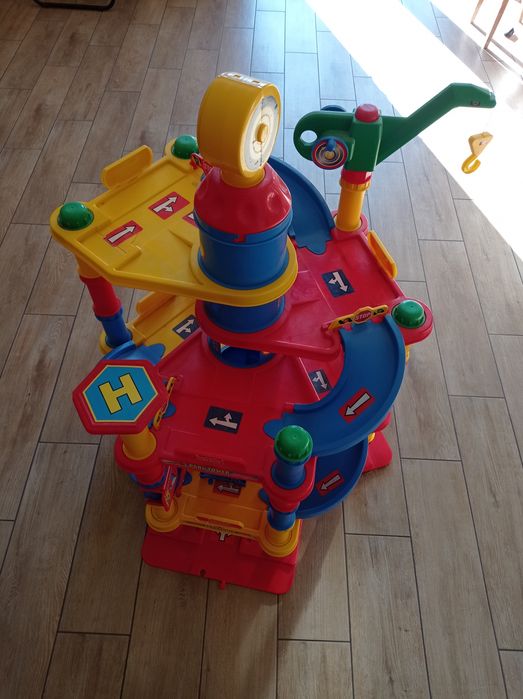 Gigantyczny parking poziomowy winda myjnia