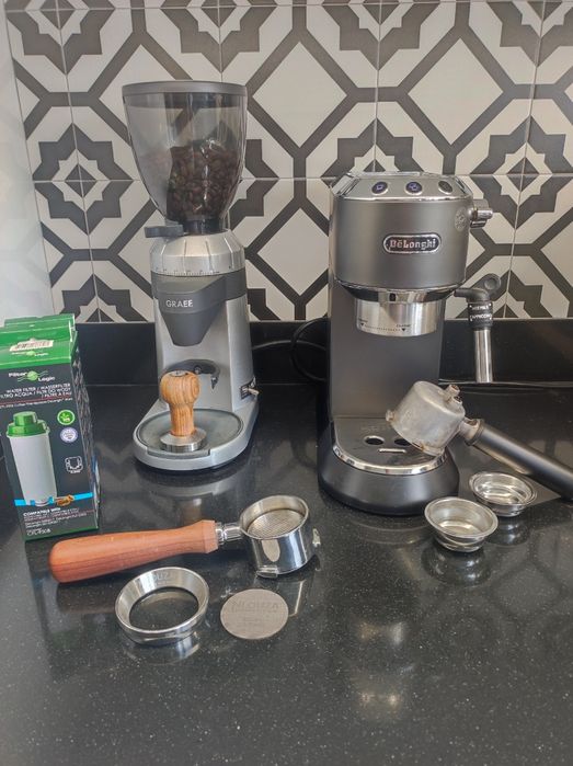 Maquina de café + moinho externo