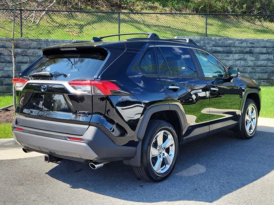 Toyota RAV4 Limited      2021