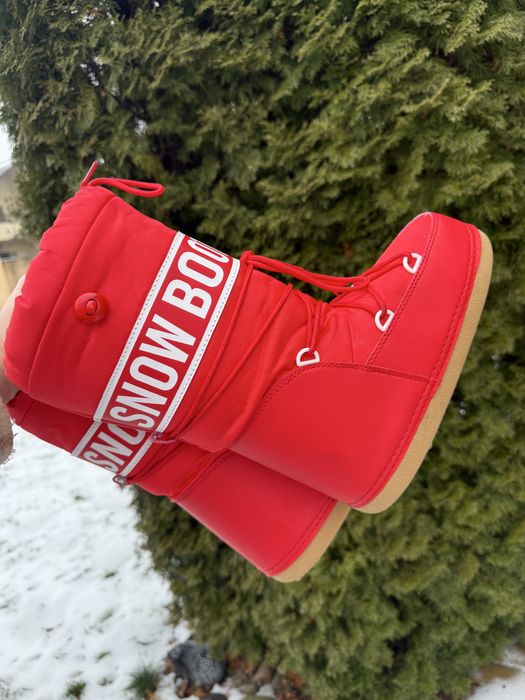 Мунбуты женские красные