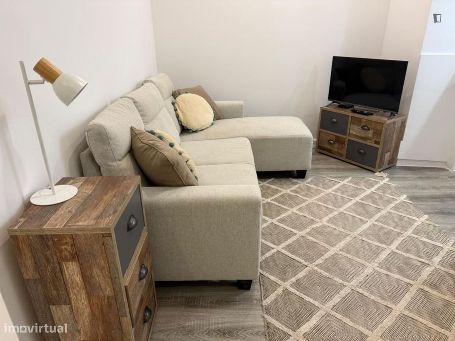 Quarto - localizado em Santos Lisbon