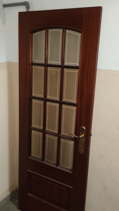 Porta de sala ou corredor maciça