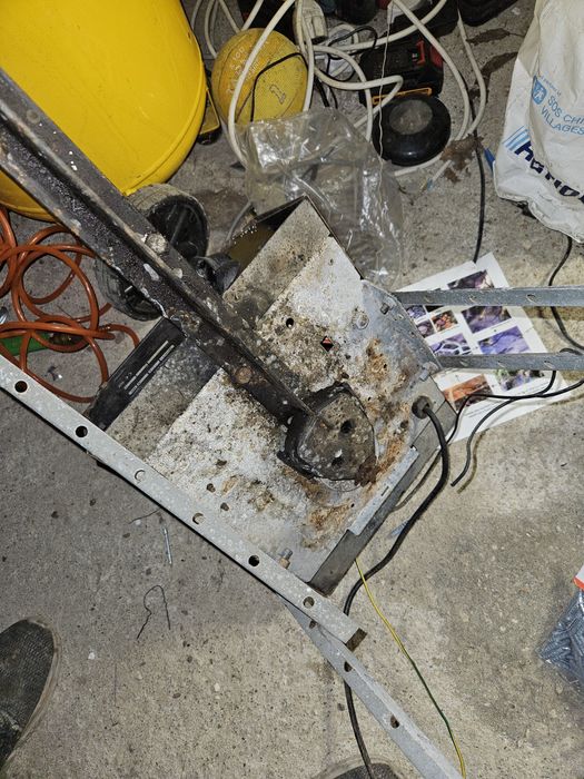 Motor de portão de garagem.