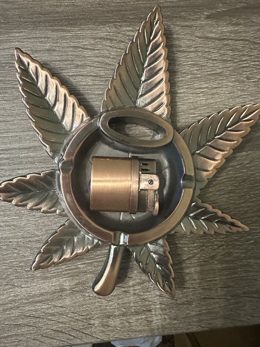 Продам попільничку (пепельницу)