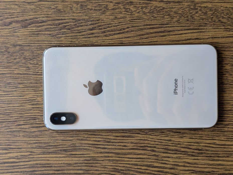 iPhone XS Max 256GB Neverlock у золотистому

кольорі.