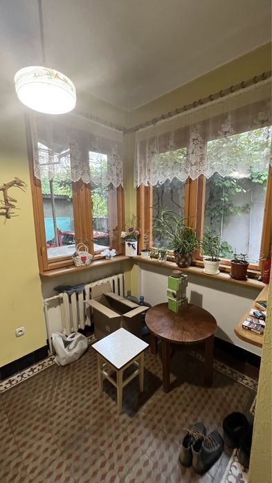 Дім на 8 сотинах престижна локація