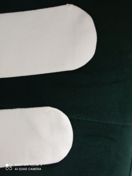 Skarpetki białe dla dziewczynki.