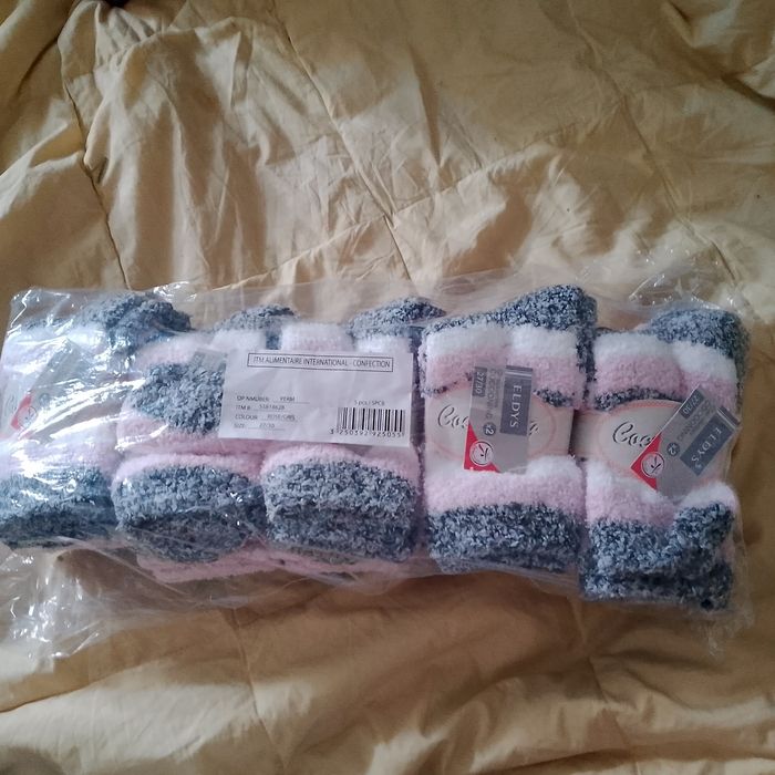 Продам новые женские носочки COCOONING.  р. 27/30 .