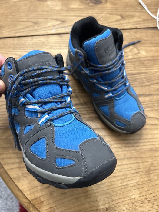 Botas 32 prova de agua montanha azuis