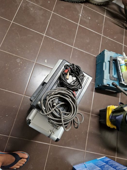 Caixa de 10 cd e cabos