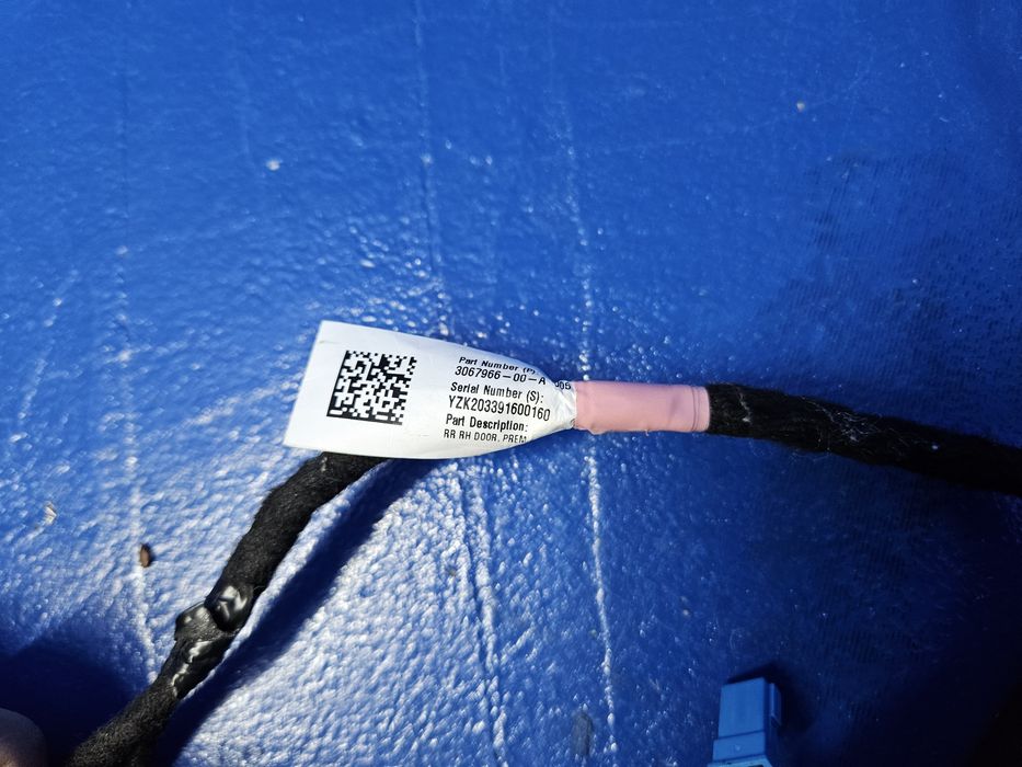 WIĄZKA instalacja drzwi prawych TESLA MODEL 3 prawy tył tylnych tylne | 3067966-00-A