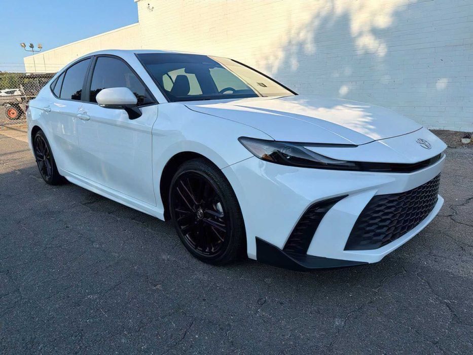 Toyota Camry SE      2025