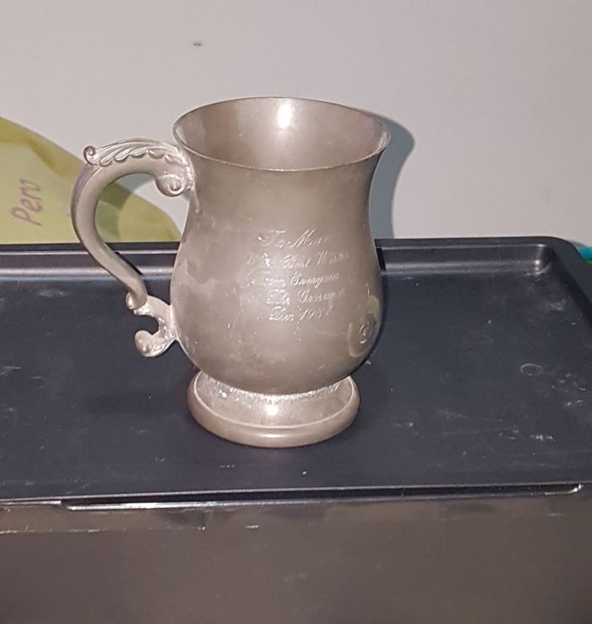 Caneca em estanho vintage