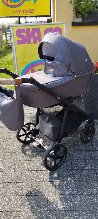 Nowy wózek 3w1 w sklepie dziecięcym NW