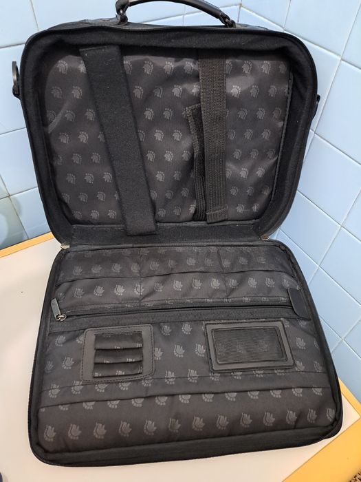 Pasta com diversas divisões para documentos ou pc