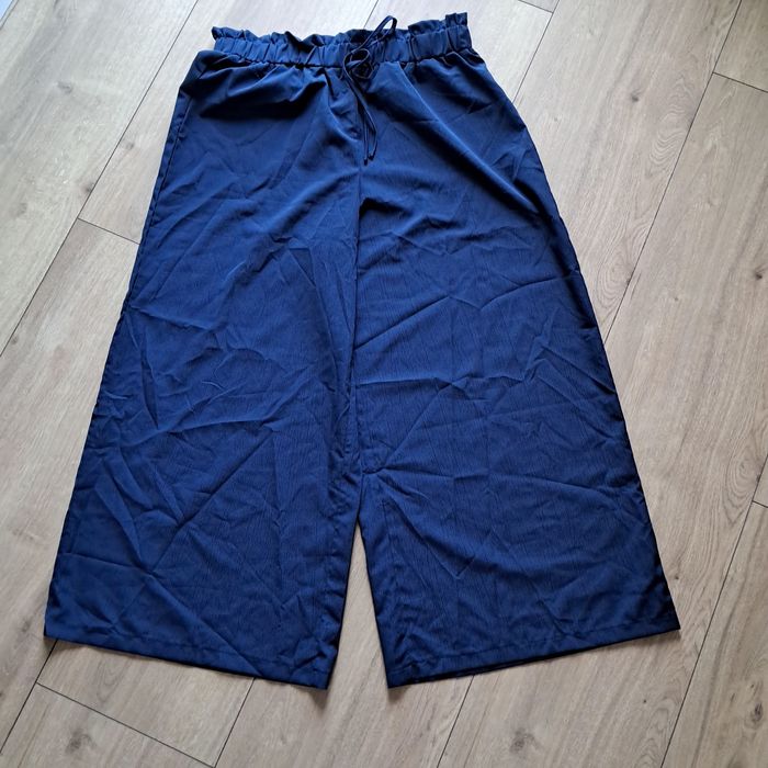 Spodnie z bardzo szerokimi nogawkami spódnico-spodnie