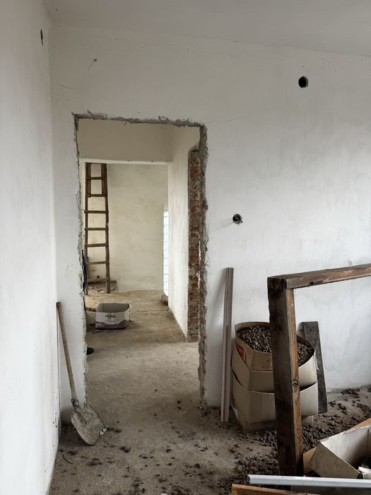 Продається цегляний спарений будинок в м. Самбір