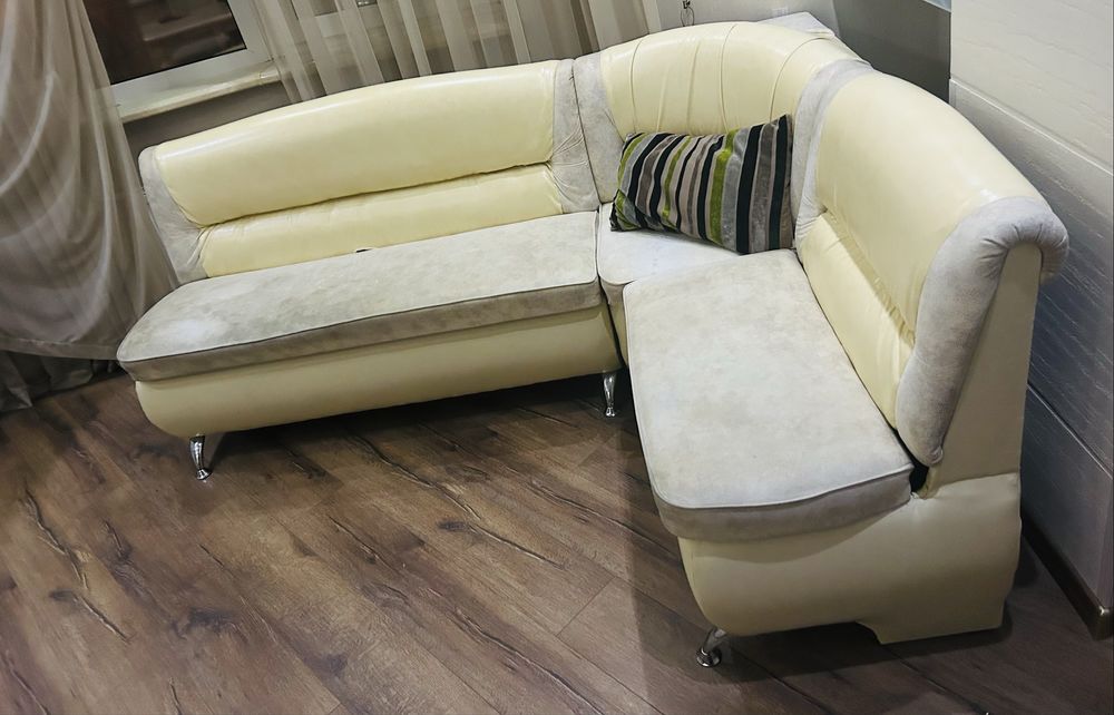 Кухонный уголок-в отличном состояние